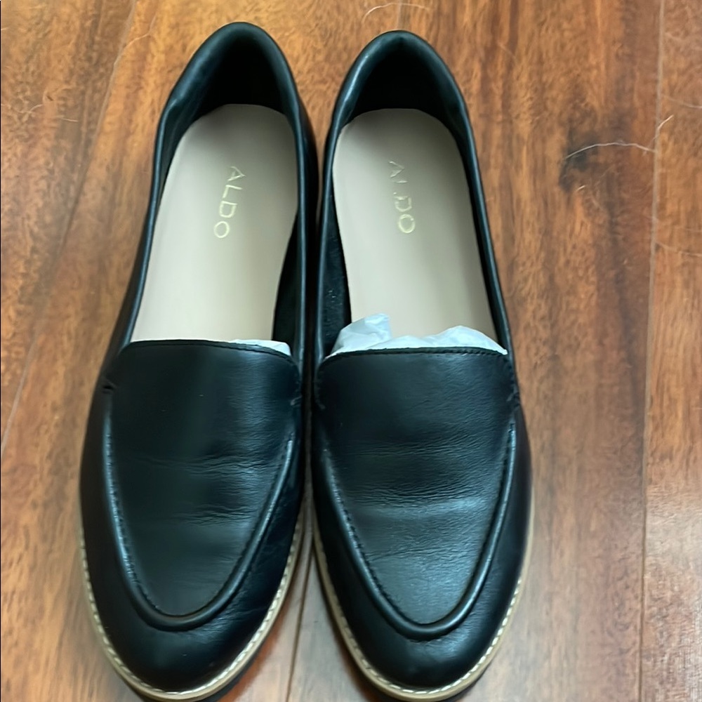 Aldo Black Leather Flats Sleek Minimalist Design